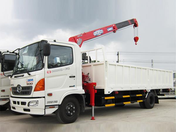 Xe tải Hino 5 tấn gắn cẩu UNIC