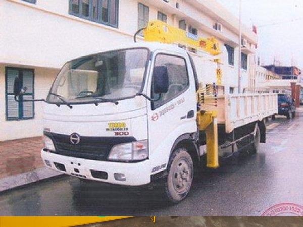 xe tải Hino 4.4 tấn gắn cẩu Soosan SCS263 2.2 tấn