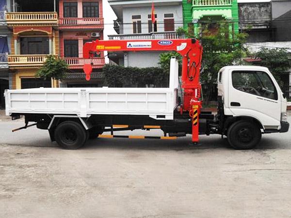 Xe tải Hino 6 tấn gắn cẩu Kanglim 3 tấn