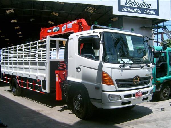 Xe tải Hino FG gắn cẩu tự hành Unic 5 tấn