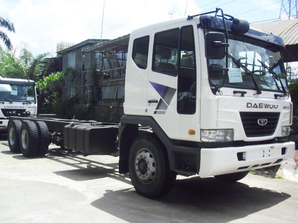 Xe tải thùng Daewoo 3 chân