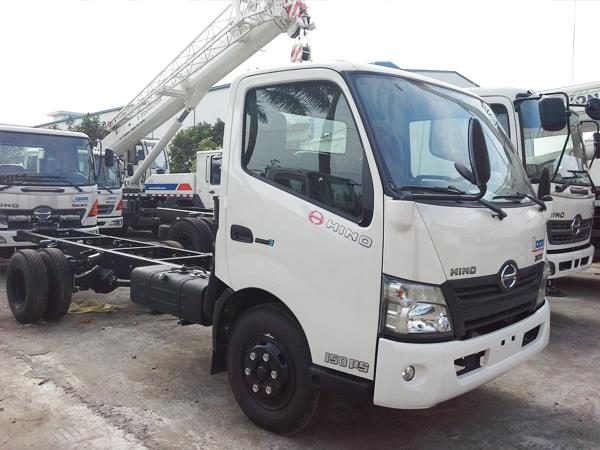 Xe tải thùng Hino XZU720L