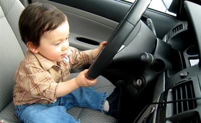 Lưu ý an toàn khi cho trẻ em đi ôtô