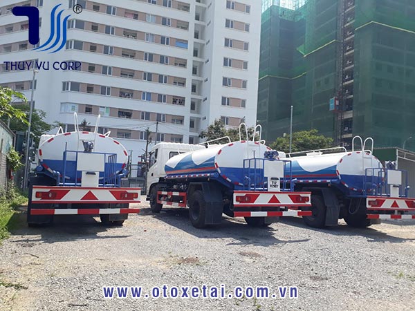 xe phun nước rửa đường dongfeng