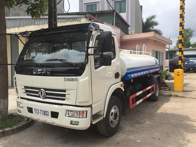 Xe phun nước rửa đường 5 khối DONGFENG